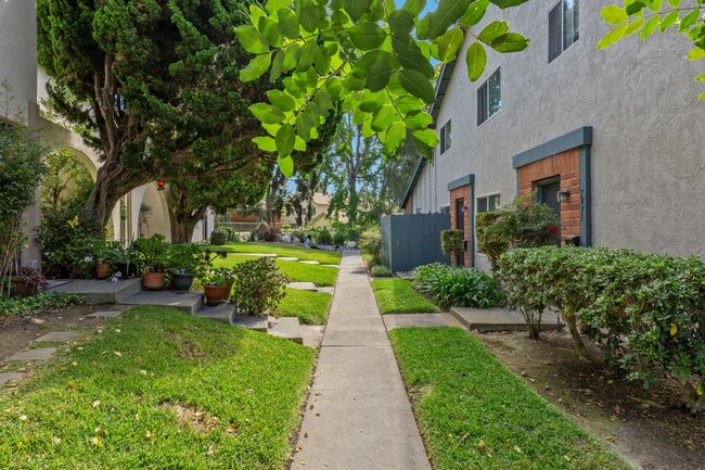 Building Photo - Welcome to this beautiful home in the high...