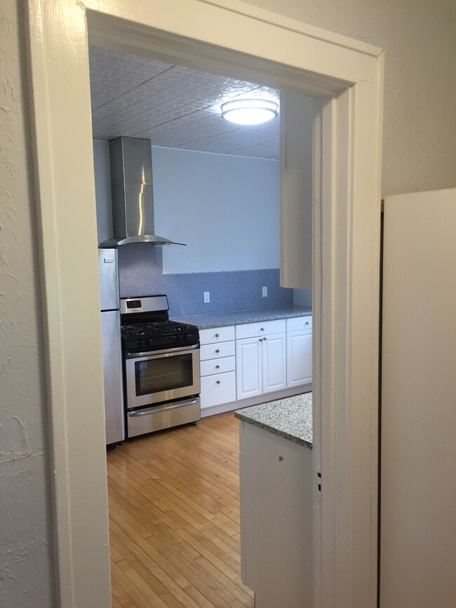 Photo - 1149 E Dayton St Apartments