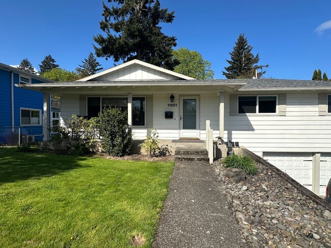 Luxury Furnished Rental in Milwaukie - Luxury Furnished Rental in Milwaukie