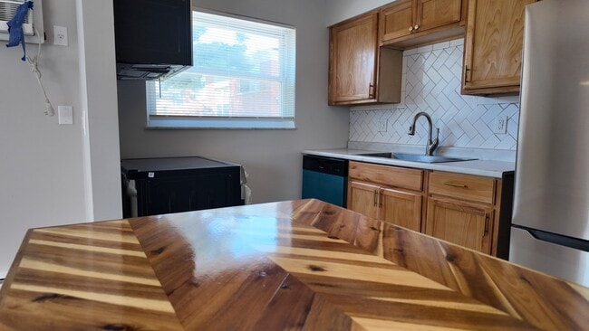Photo - Freshly Renovated 2-Bed Gem with Artistic Finishes + Garage Option in Cincinnati Unit 2