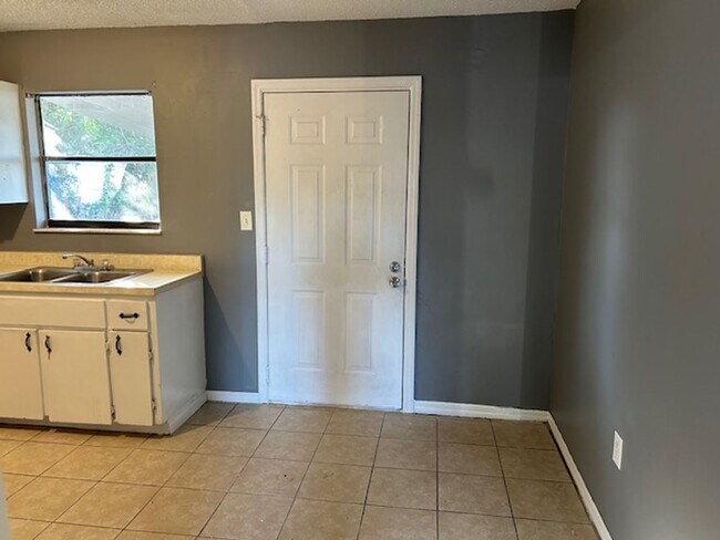 Photo - 106 E Givens St