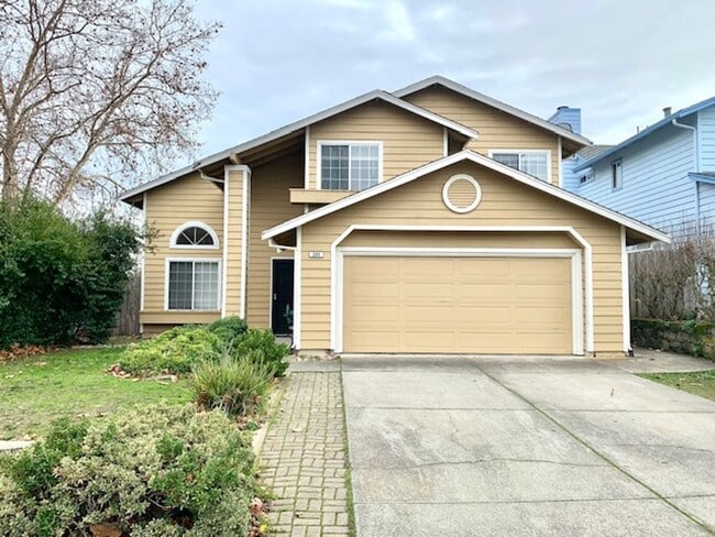 Building Photo - Large 3 Bedroom 2.5 Bath House w/ Garage in Vallejo -- COMING SOON !!!