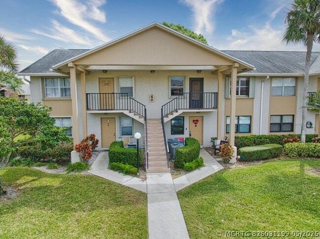 Building Photo - 3151 SE Aster Ln Unit 1306