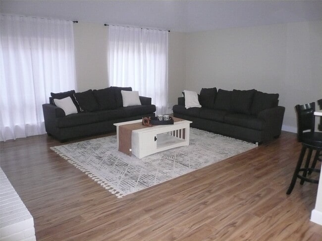 Photo - 4910 Hennington Dr