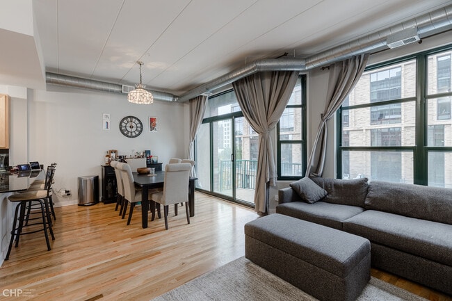 Photo - 843 W Monroe St Unit 4B