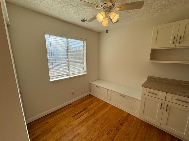 Photo - 255 N Michigan St