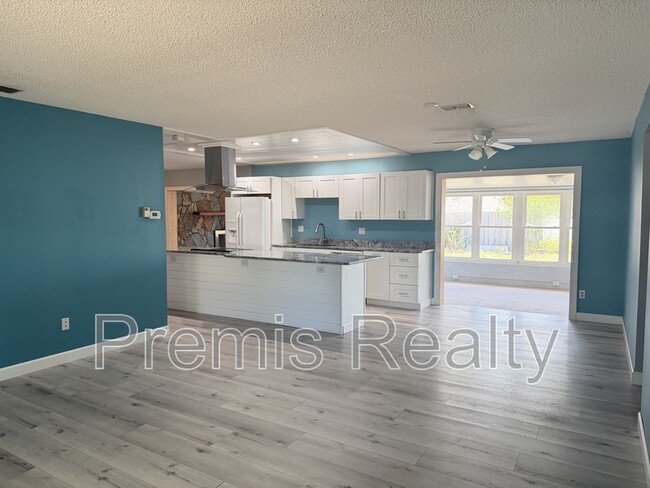 2309 Malcolm Dr