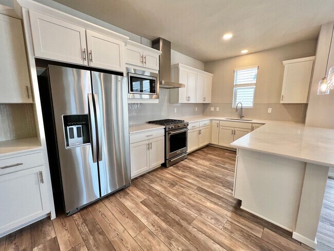 Beautiful 3 Bed 2.5 Bath New Build in Timn... - Beautiful 3 Bed 2.5 Bath New Build in Timn... House