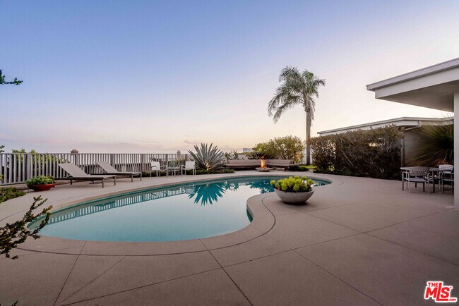 Building Photo - 686 Enchanted Way