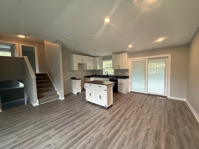 Photo - 1301 Lizabeth Ln