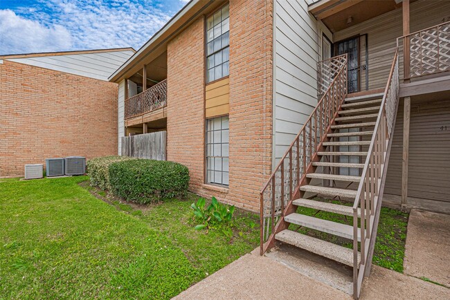 Building Photo - 9090 S Braeswood Blvd Unit 43 Rental