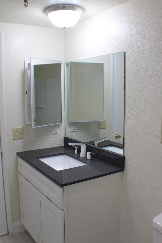 Photo - 14103 Cerise Ave Unidad 15