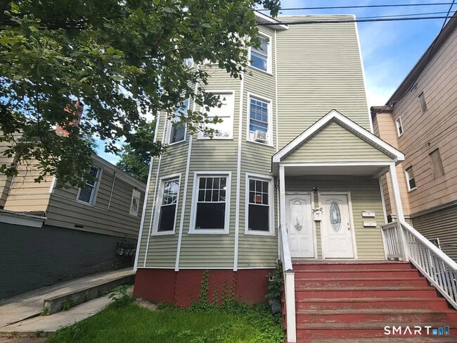 Building Photo - 245 Ferry St Unit 1