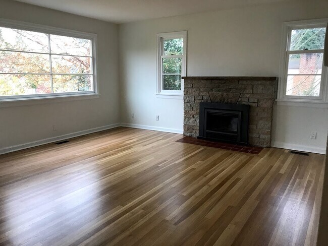 Photo - Charming 2+ bedroom , 2 bath , finished ba...