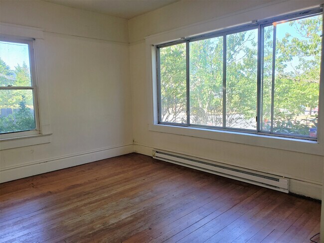Photo - Beautiful 4 Bedroom House on Campus!