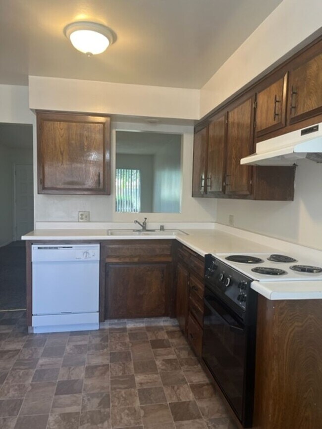 Photo - 2200 Courtleigh Dr Unit D