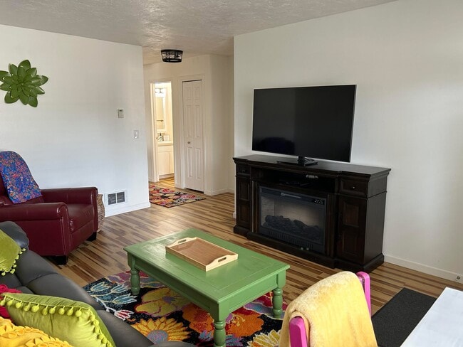 Photo - 1095 Canal Ave