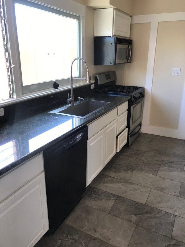 Photo - 1134 Lime Ave Unidad A