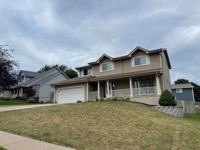 Building Photo - Home For Rent Bellevue!