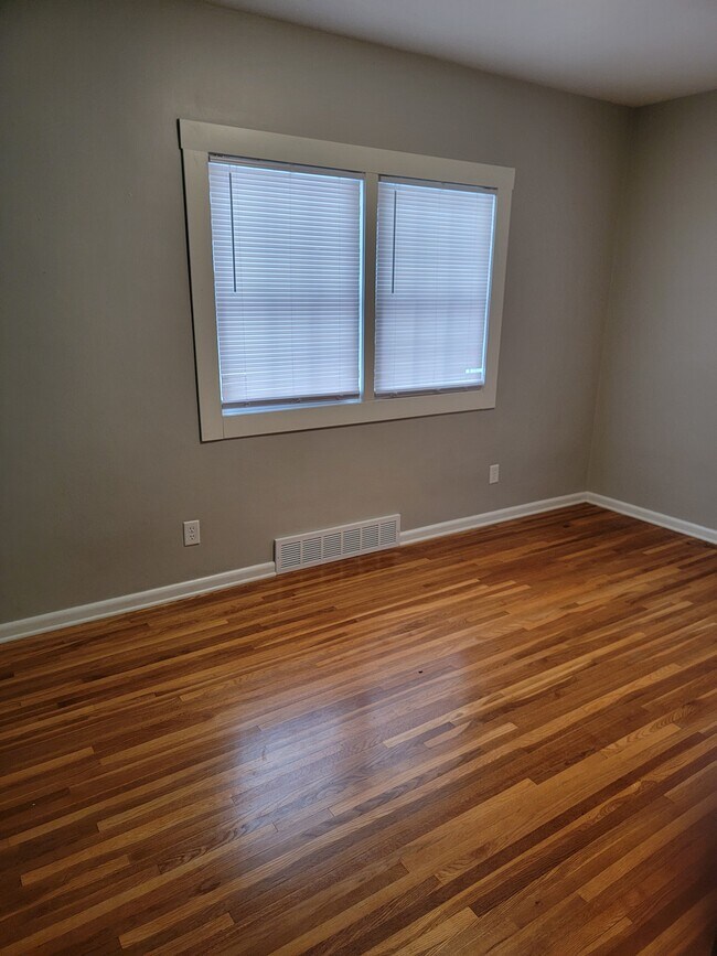 1st BR main floor - 821 4th Ave SE