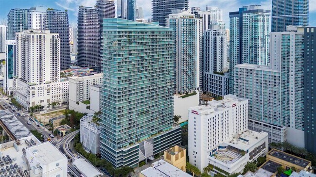 Building Photo - 79 SW 12th St Unit 2302-S Rental
