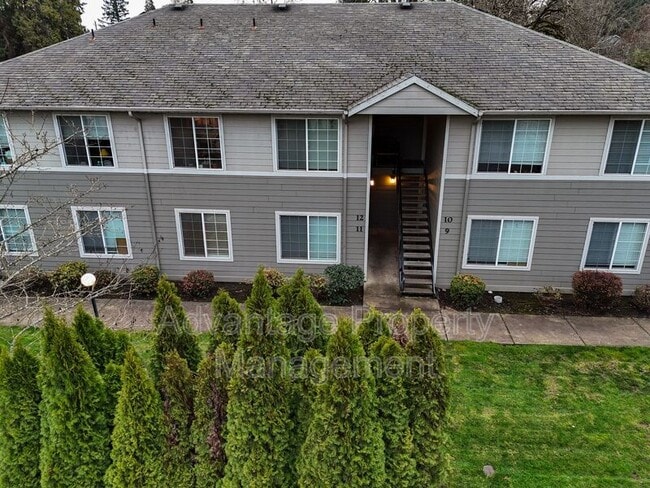 Building Photo - 739 Jackson St W