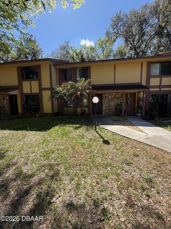 Building Photo - 3 Glen Arbor Park