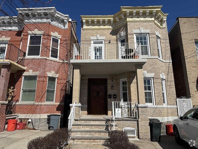 Building Photo - 210 Highpoint Ave Rental