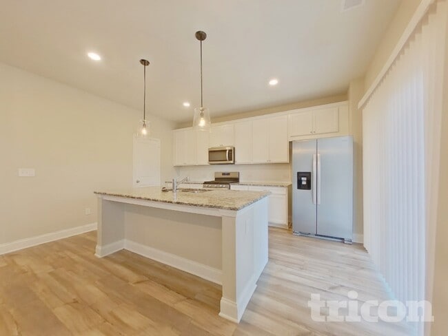 Photo - 73 Leyland Ct