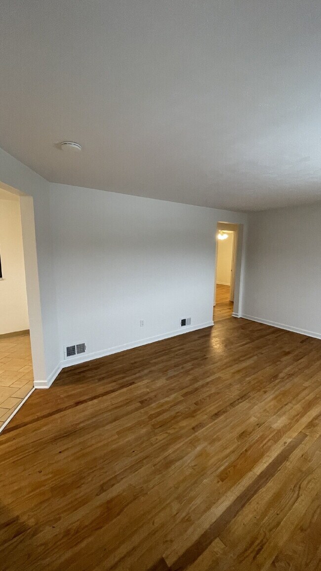 Photo - Charming 3 bed, 2 bath with finished basement!