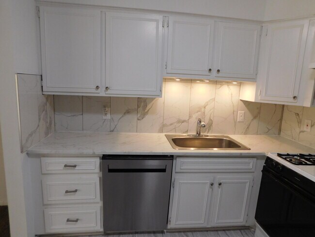 Photo - 490 N Fox Hills Dr Unit 1