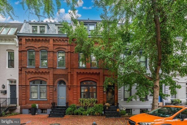 Building Photo - 1524 Swann St NW