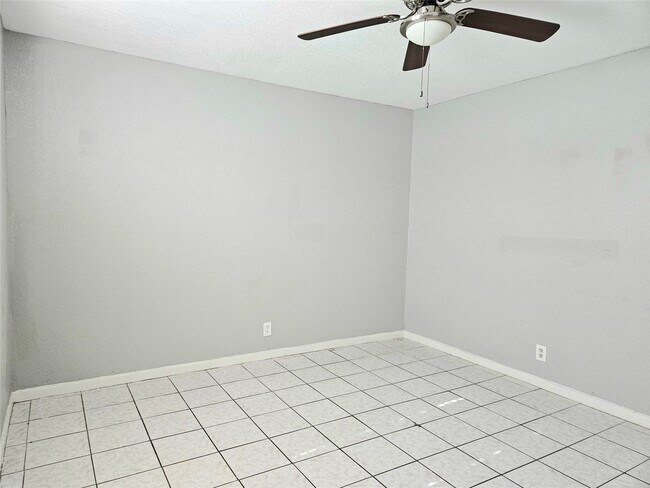 Photo - 1109 Broadway Avenue J