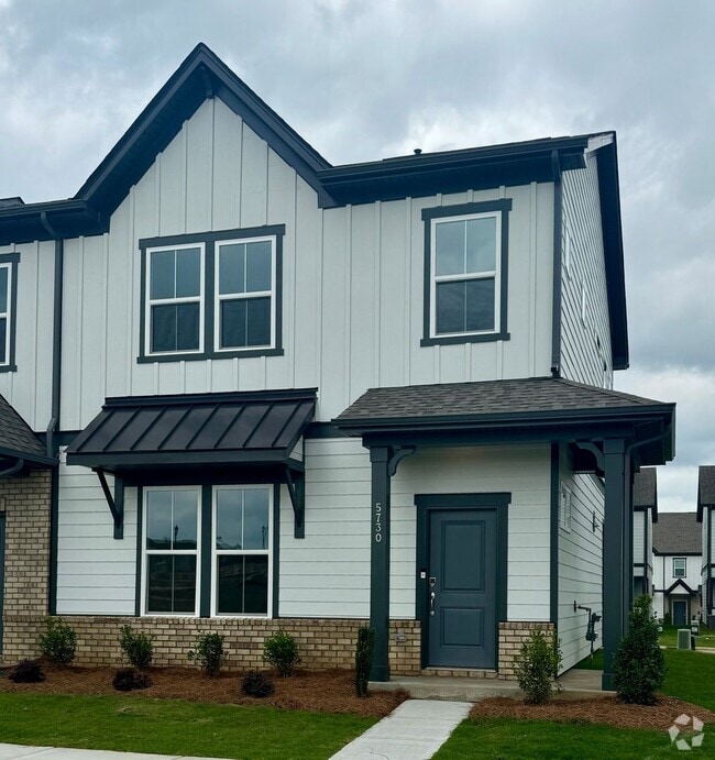 Building Photo - Beautiful 3BR/2BA w/ Office Townhouse in P...