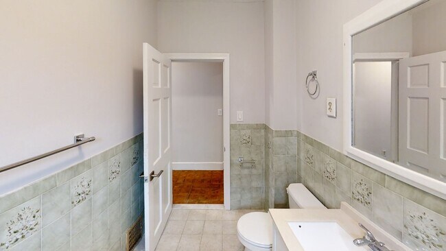 Photo - 9/1 Renovated 3BR near Green Line w/balcon...