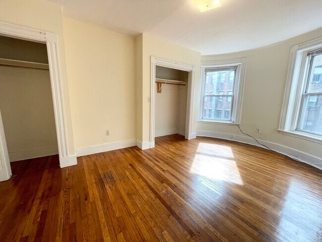 Photo - 76 Saint Stephen St Unit 3