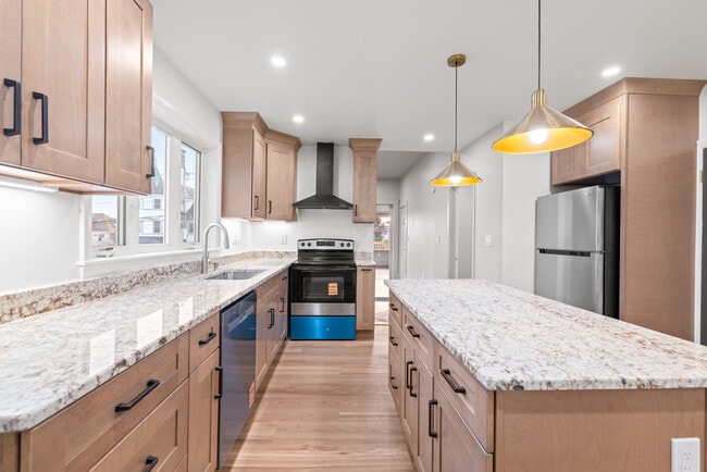 Building Photo - 62 Locust St Unit 1