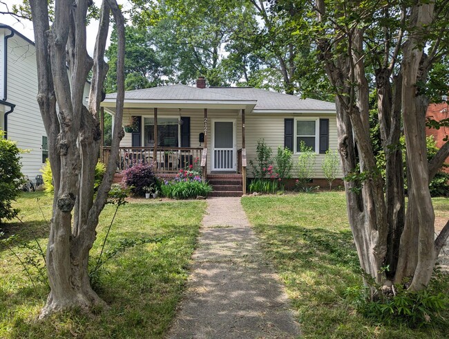 Ranch Home in NODA Area of Charlotte w/ Fe... - Ranch Home in NODA Area of Charlotte w/ Fe...
