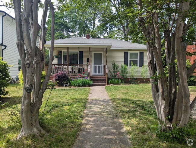 Building Photo - Ranch Home in NODA Area of Charlotte w/ Fe...