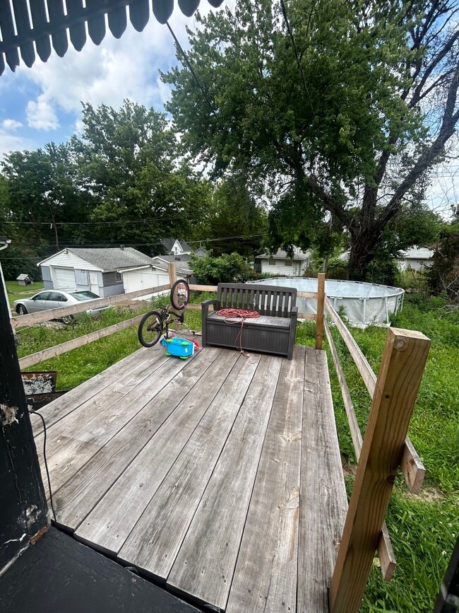 Photo - 943 Elias Ave
