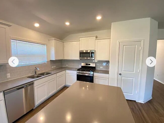 Photo - 212 Montego St