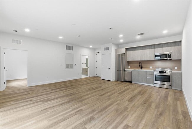 Building Photo - 4315 S Congress Ave Unit 212