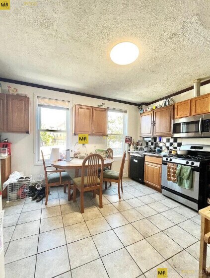 Building Photo - 205 Hillside St Unit 1