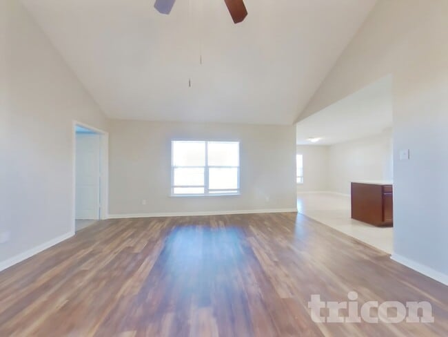 Photo - 102 Saddlebag Ct