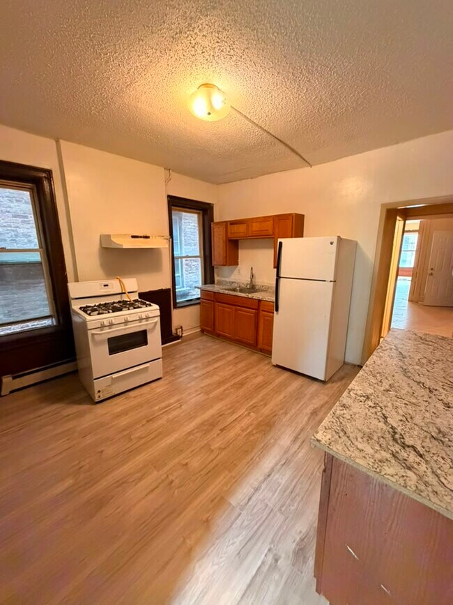 381 8th St Unit 381 8th St #2