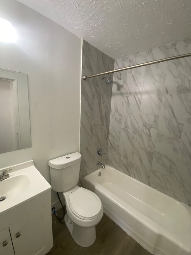 Photo - 813D Courtois Unit D