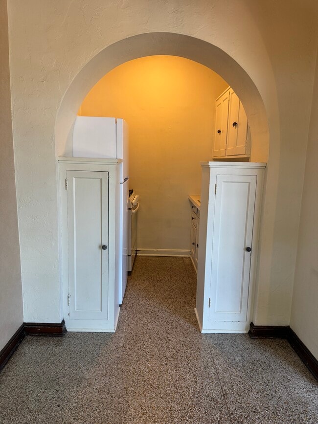 Cocina de estudio - Grace Manor Apartments