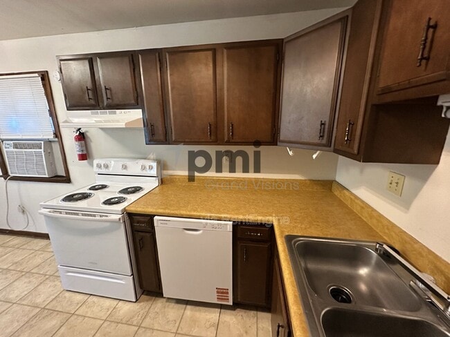 Photo - 1614 12th St