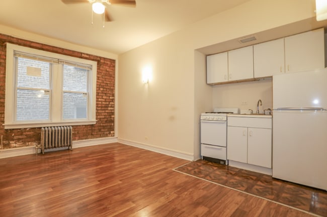 Building Photo - 6916 N Lakewood Ave Rental