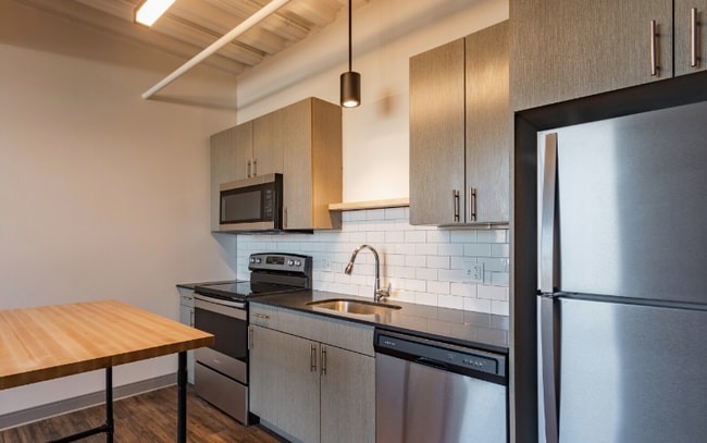 Photo - 900 W Dakin St